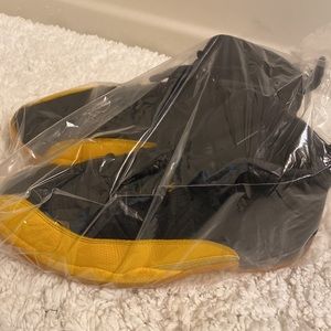 Retro Jordan 12 (taxi)